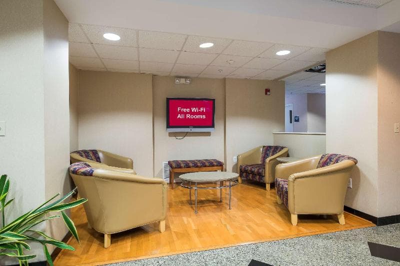 Red Roof Inn & Suites Philadelphia - Bellmawr 5