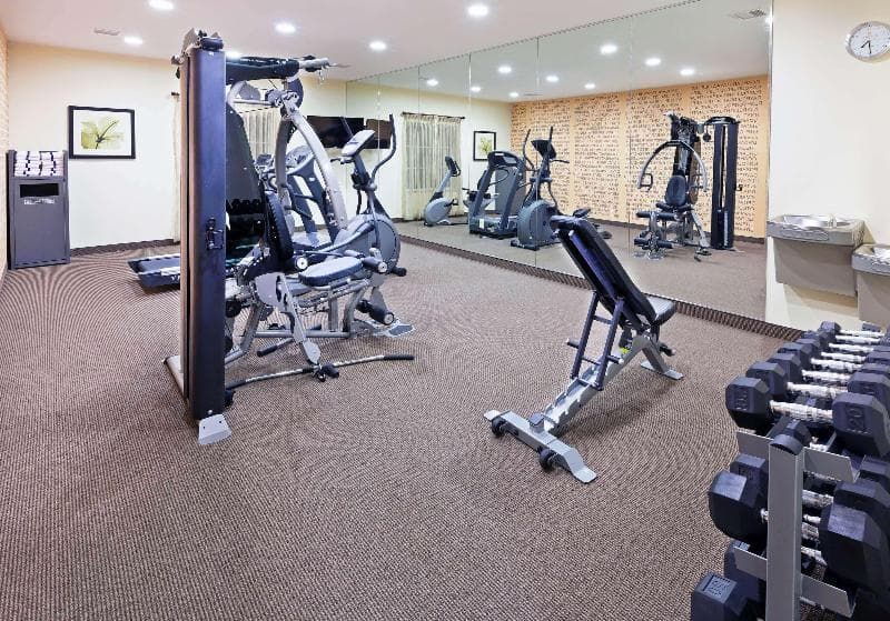 La Quinta Inn & Suites by Wyndham Floresville 2