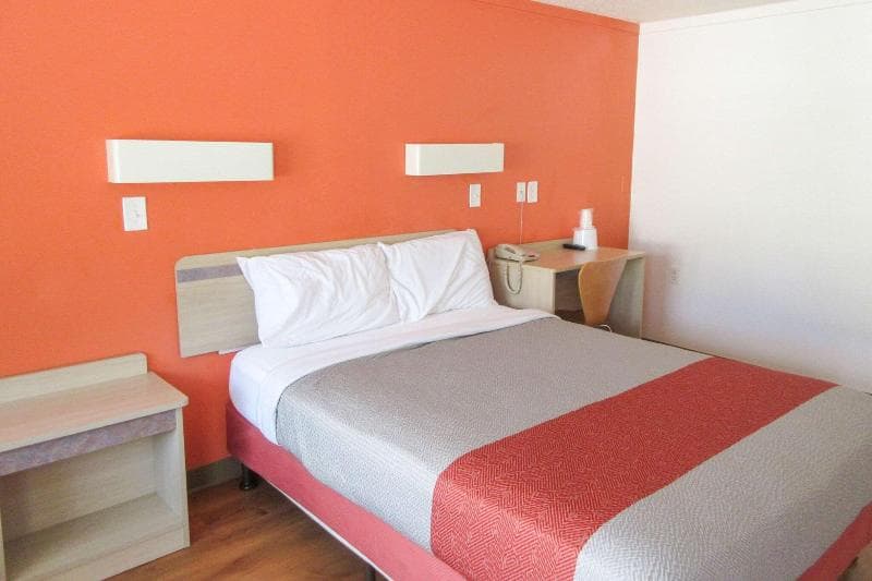 Rodeway Inn photo 1
