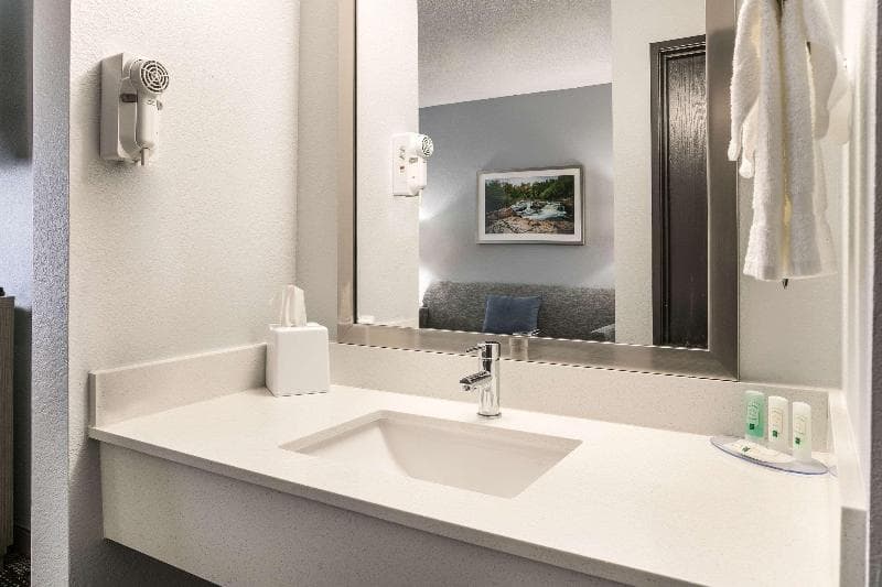 Quality Inn 3