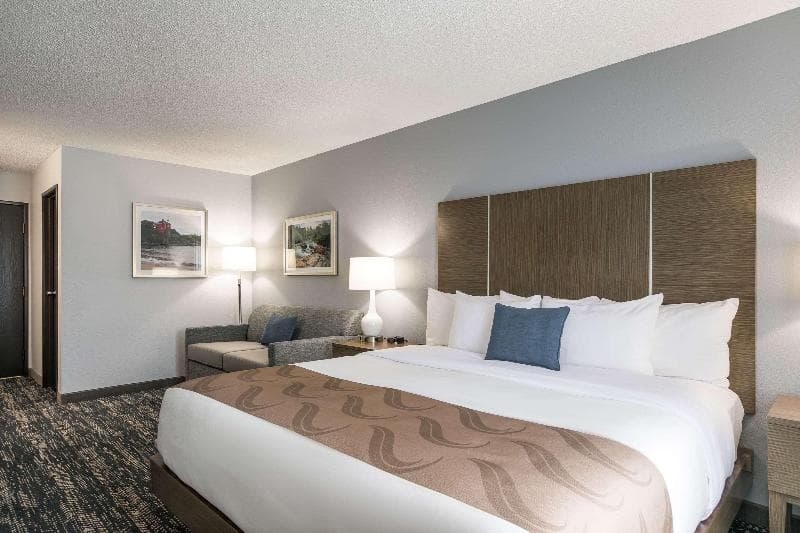 Quality Inn 4