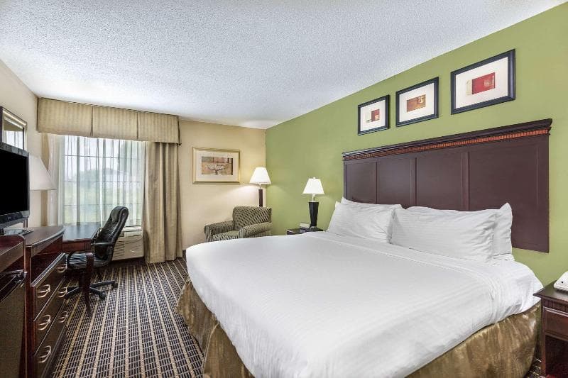 Clarion Pointe South Boston-Danville East 5
