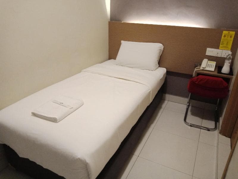 Zen Rooms Harbour Hotel main