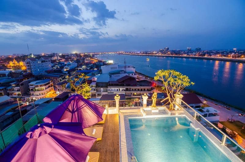 Grand Waterfront Hotel 2