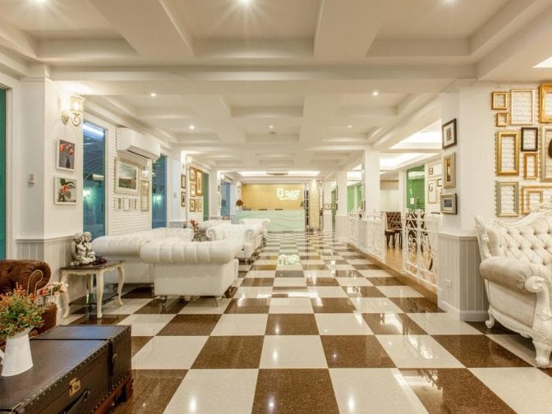 Gallery Lake View Hotel 5