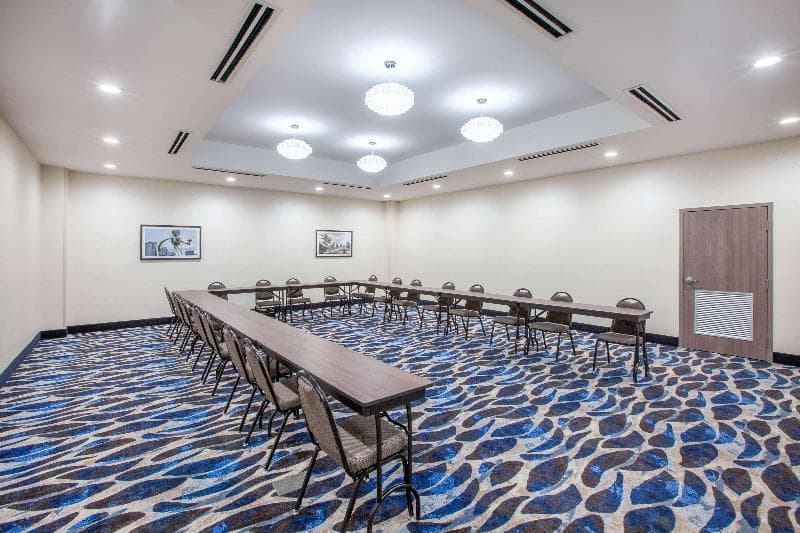 La Quinta Inn & Suites by Wyndham Dallas Duncanville photo 1