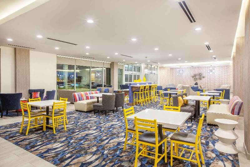 La Quinta Inn & Suites by Wyndham Dallas Duncanville 3