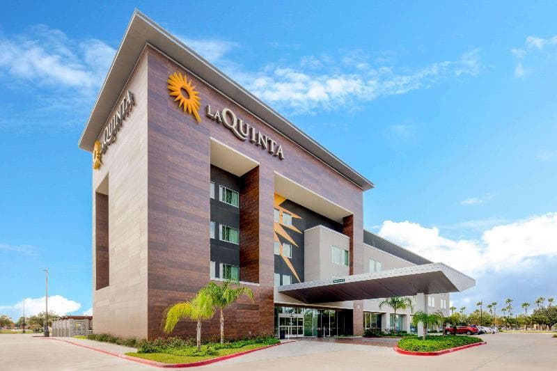 La Quinta Inn & Suites by Wyndham McAllen Convention Center photo 1