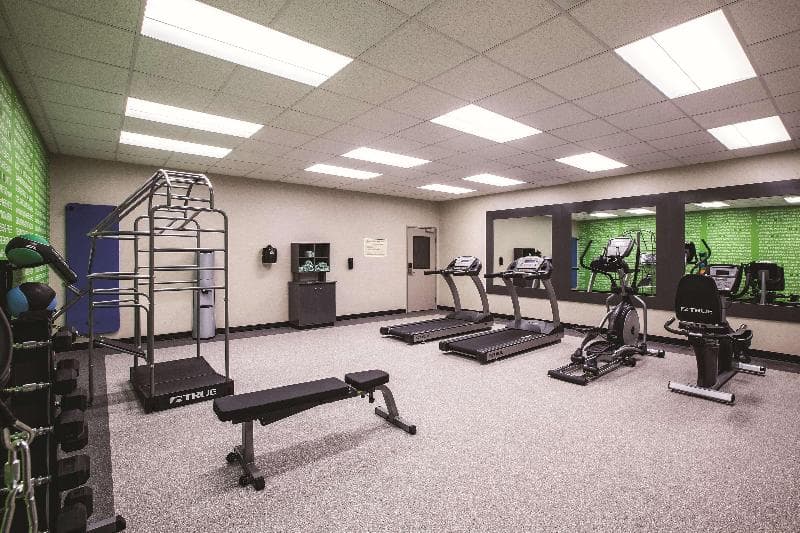 La Quinta Inn & Suites by Wyndham Dallas Northeast-Arboretum 2