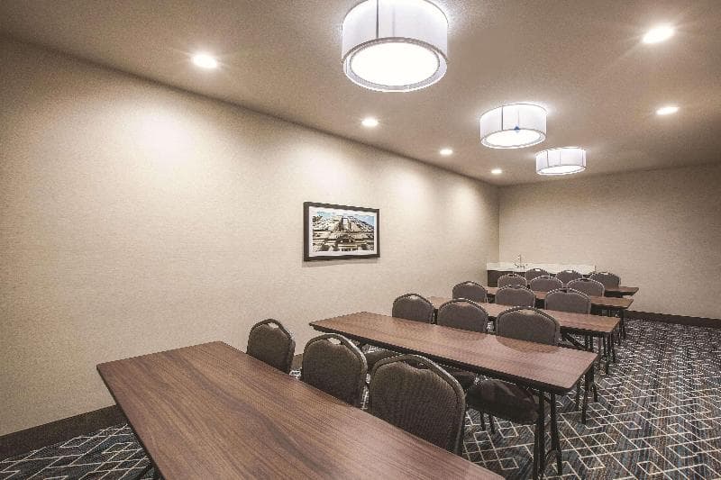 La Quinta Inn & Suites by Wyndham Dallas Northeast-Arboretum photo 1