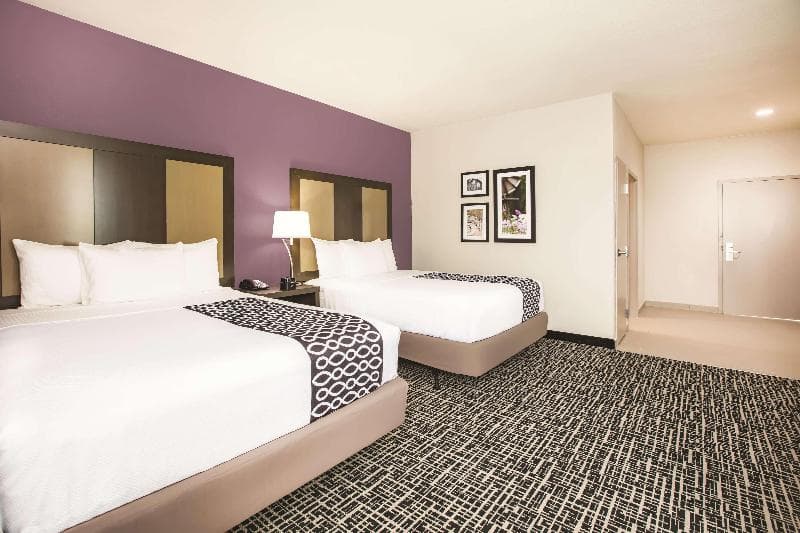 La Quinta Inn & Suites Dallas Plano The Colony 5