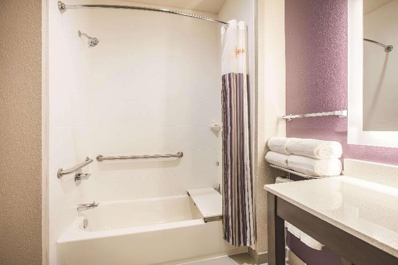 La Quinta Inn & Suites Dallas Plano The Colony 4