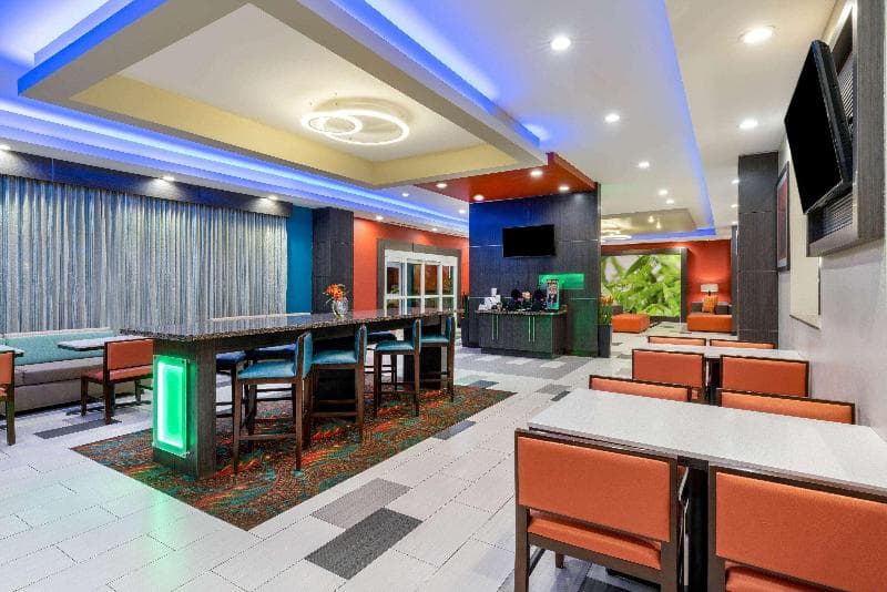 La Quinta Inn & Suites by Wyndham Muskogee 3