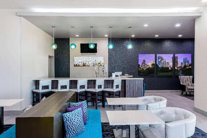 La Quinta Inn & Suites by Wyndham Houston Cypress 2