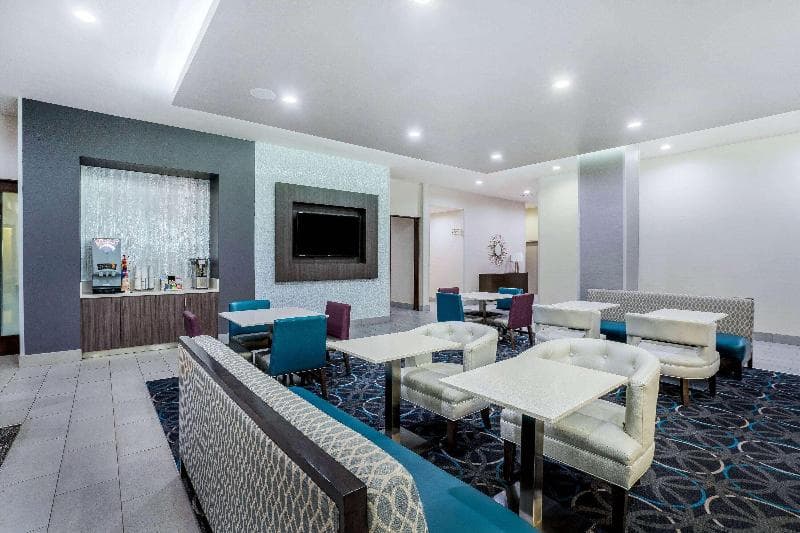 La Quinta Inn & Suites by Wyndham Houston Cypress 4