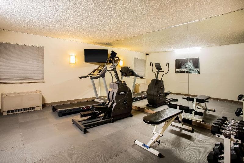 Travelodge by Wyndham Colorado Springs Airport/Peterson AFB 2