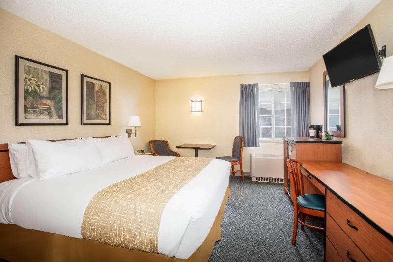 Travelodge by Wyndham Colorado Springs Airport/Peterson AFB 4
