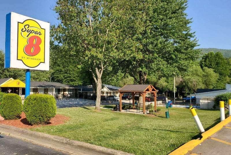 Super 8 By Wyndham Asheville/Biltmore 2