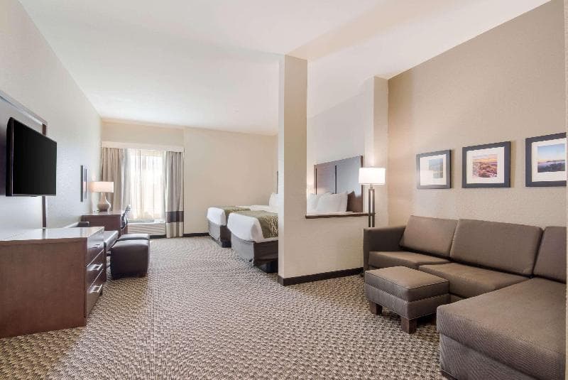 Comfort Inn Suites 2