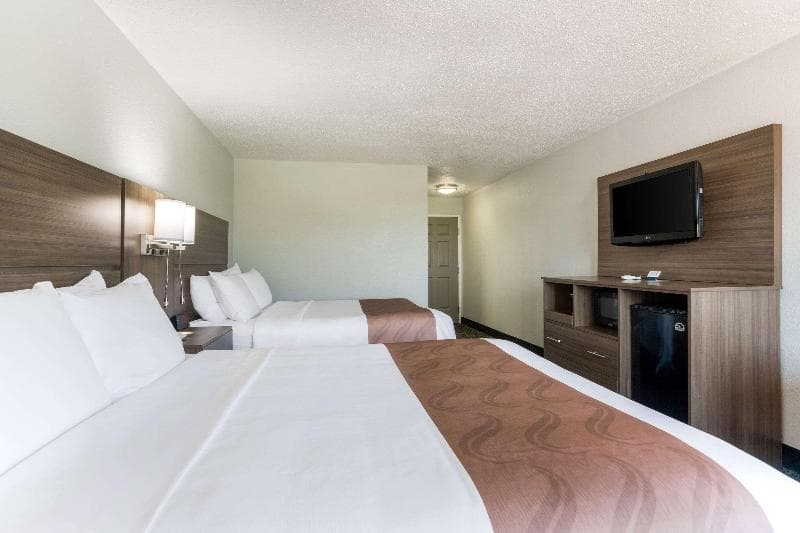 Quality Inn & Suites 4