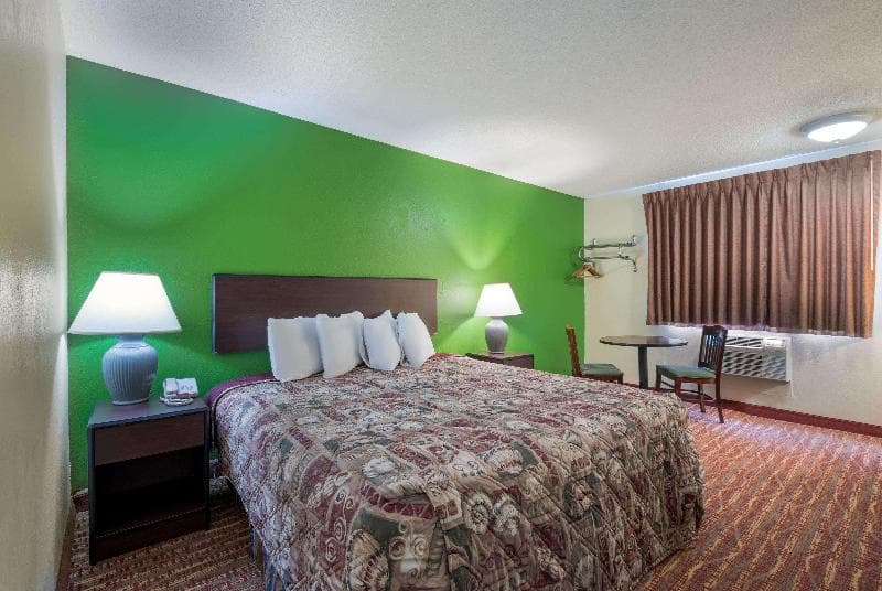 Rodeway Inn 3