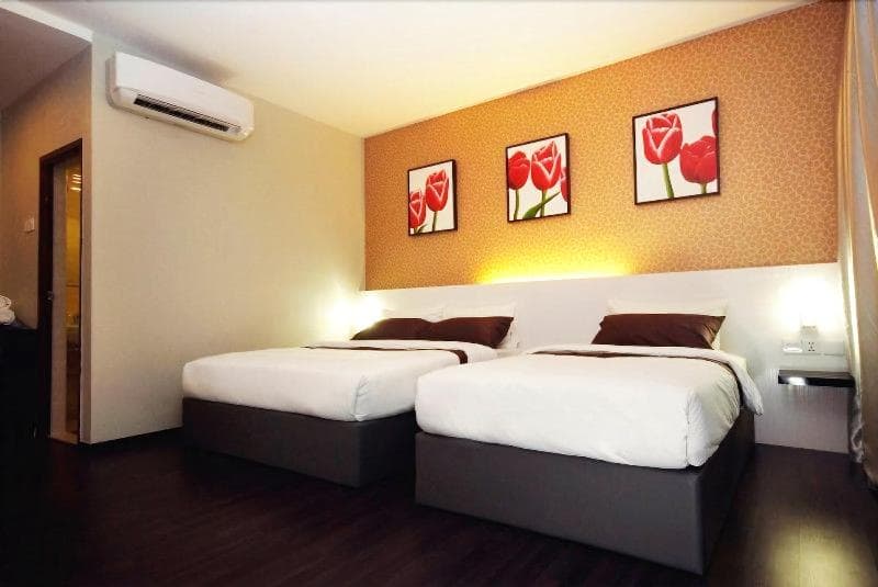 Golden Roof Hotel main