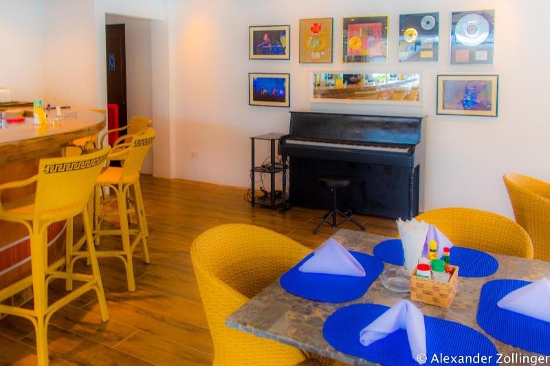 Alona Vida Beach Hill main