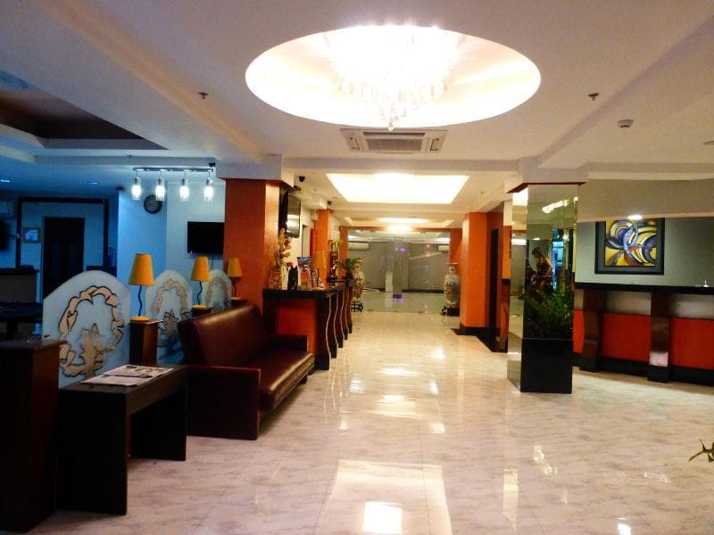 Silver Oaks Suite Hotel main