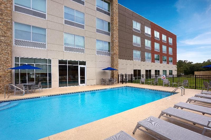 Holiday Inn Express Lake Park 4