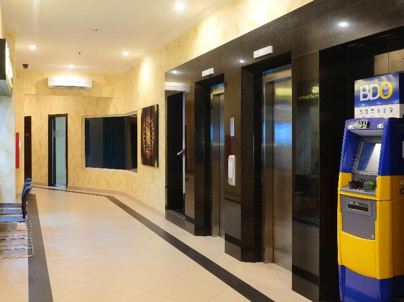 Queens Hotel Angeles City (Adults Only) 4