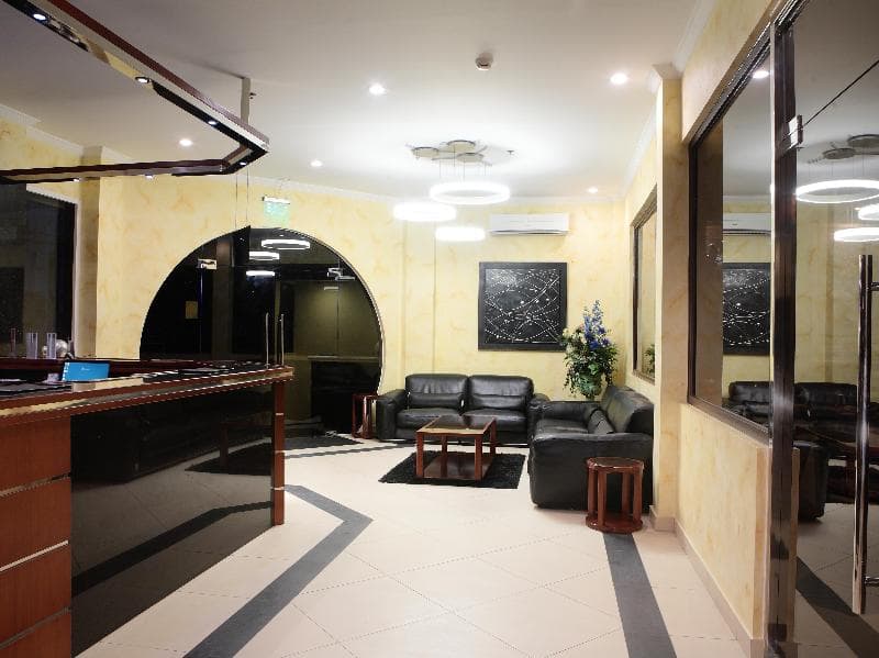 Queens Hotel Angeles City (Adults Only) photo 1