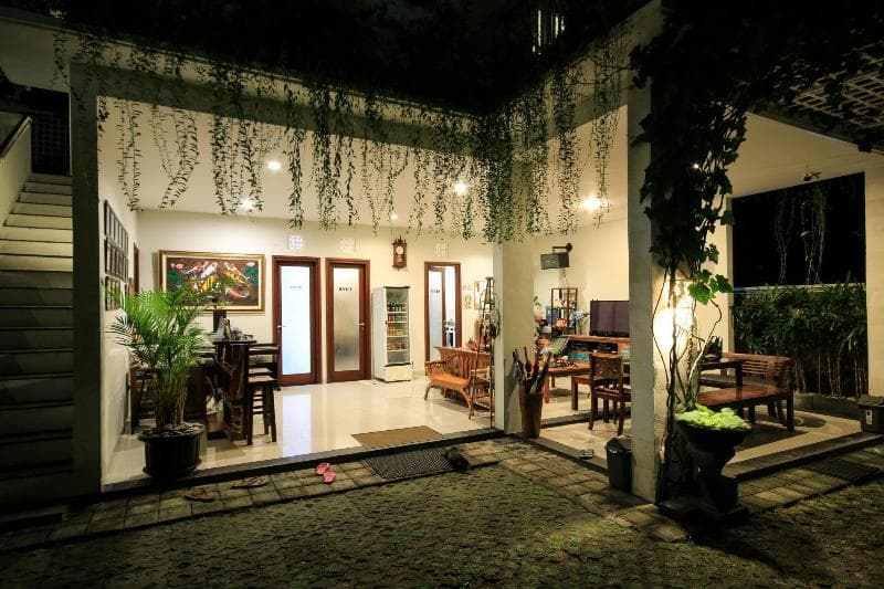 Dewivilla Hotel main