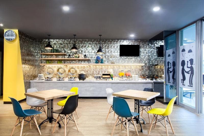 Ibis Budget Surabaya Diponegoro main