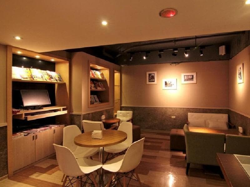 The Moon Hotel (Adults Only) 3