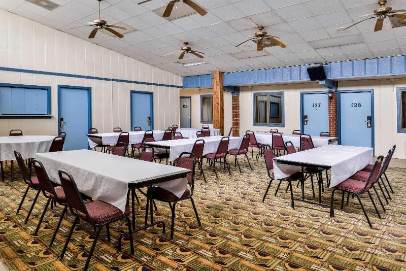 Americas Best Value Inn Ellsworth photo 1