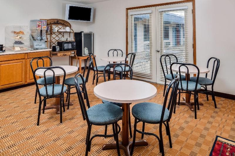 Americas Best Value Inn Ellsworth 3