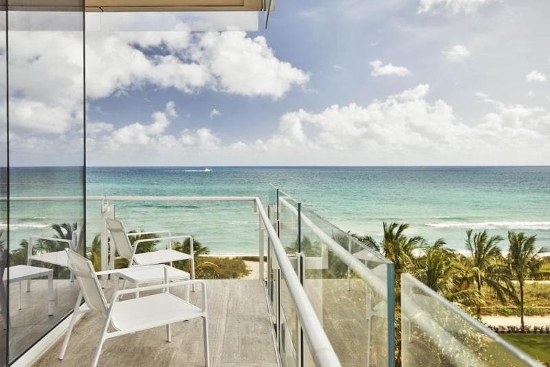 Four Seasons Hotel At The Surf Club 4