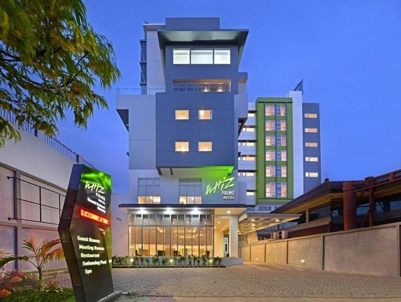 Whiz Prime Hotel Basuki Rahmat Malang 5