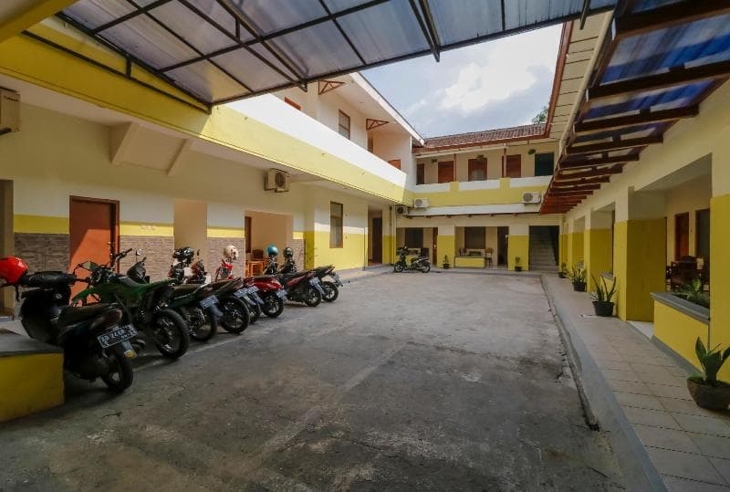 Reddoorz Plus @ Slamet Riyadi 4
