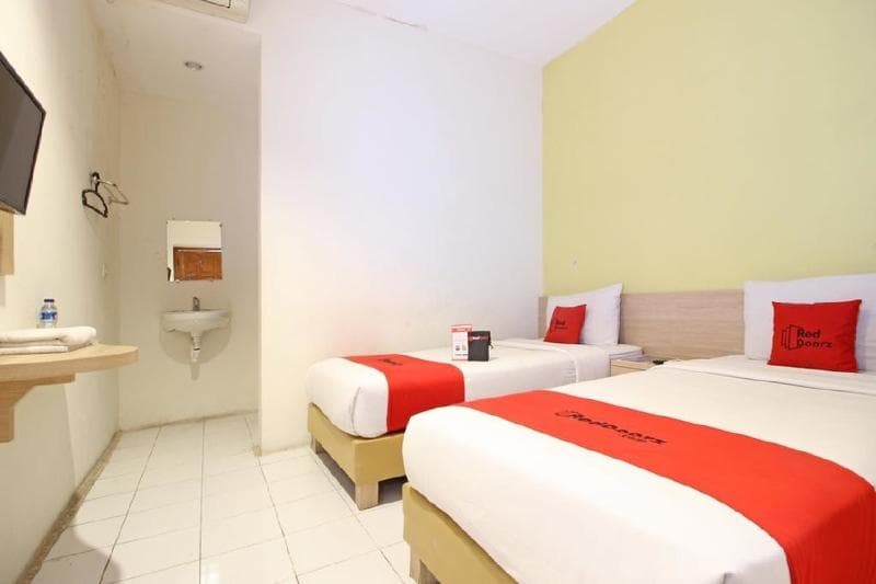 Reddoorz Plus @ Slamet Riyadi 5