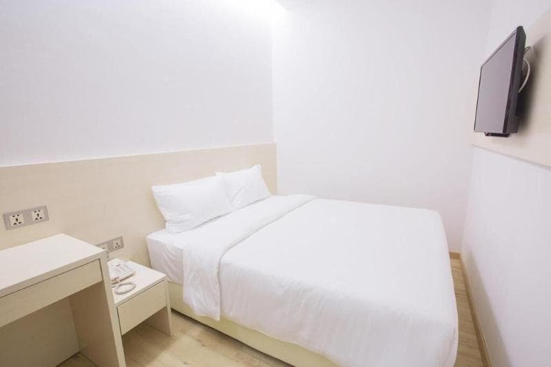 Minimalist Hotel 3