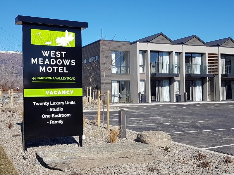 West Meadows Motel (Adults Only) 2