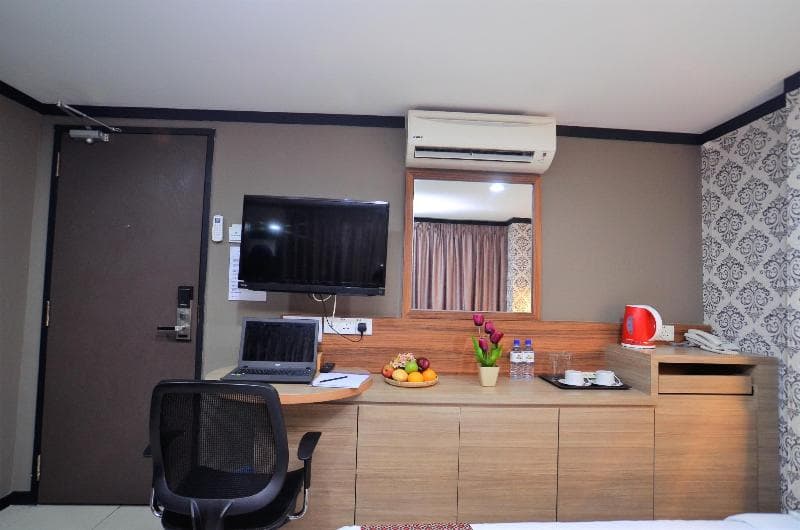 Capital O 90841 New One Enigma Hotel main