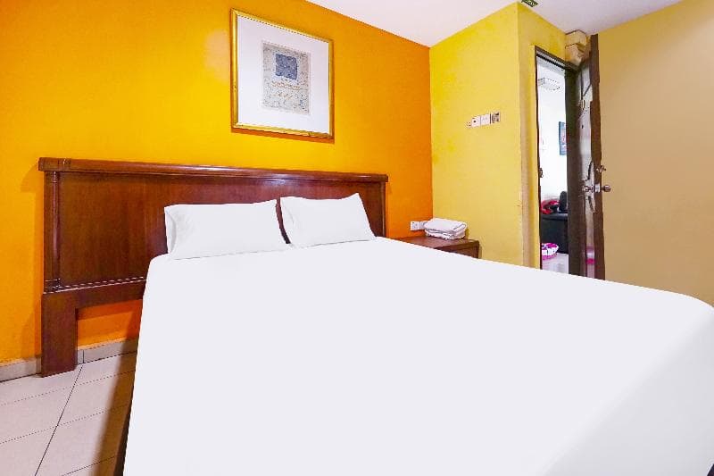 Oyo 90486 Station Hotel main