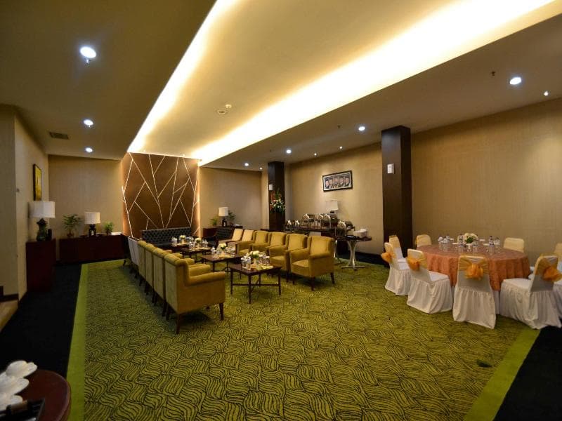 Ipb Hotel And Convention Center 3