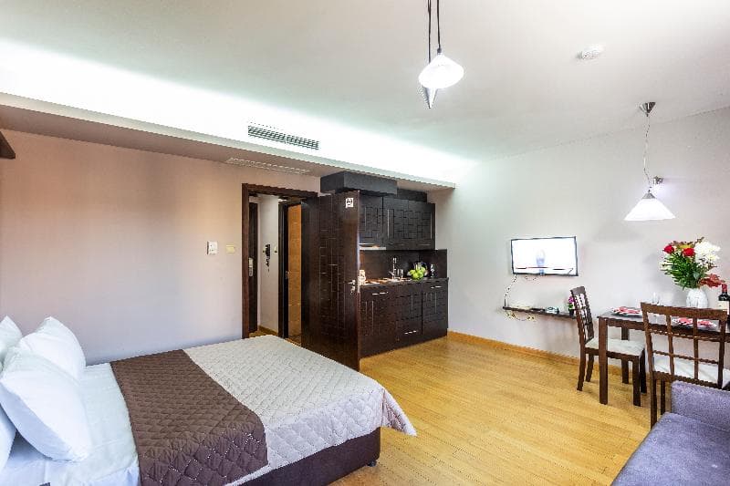 Cityhome Aparthotel 5