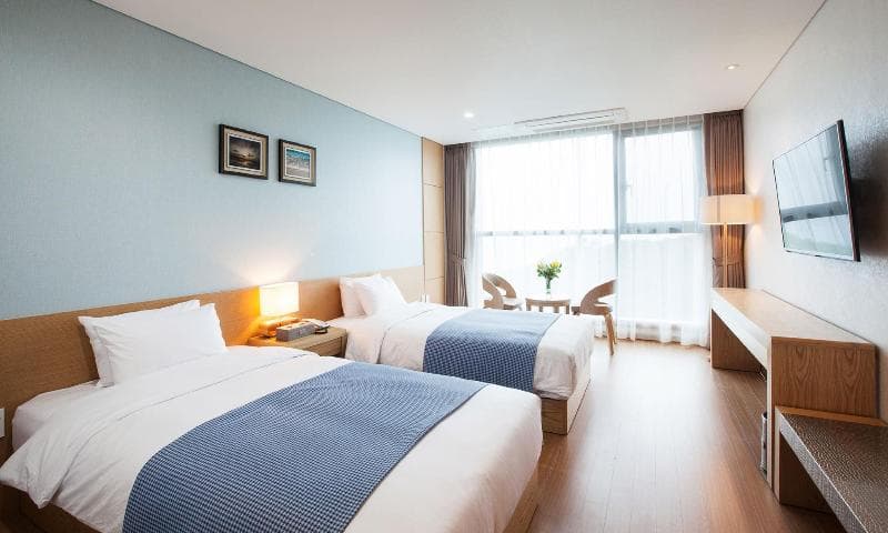 You Us Hotel 1