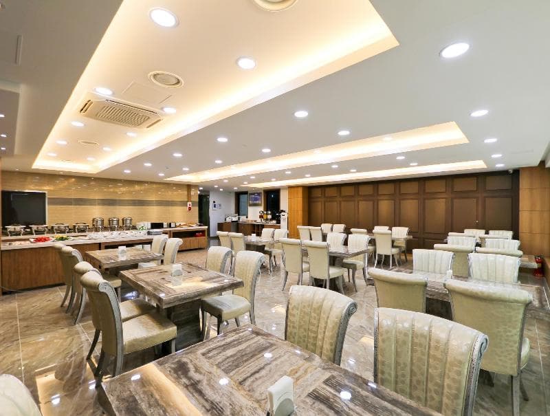 Lion Hotel 1