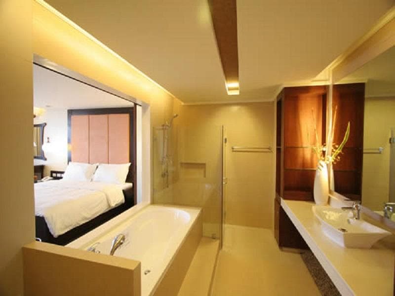 Coron Gateway Hotel & Suites main