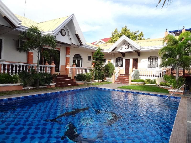The Executive Villa Inn & Suites 2